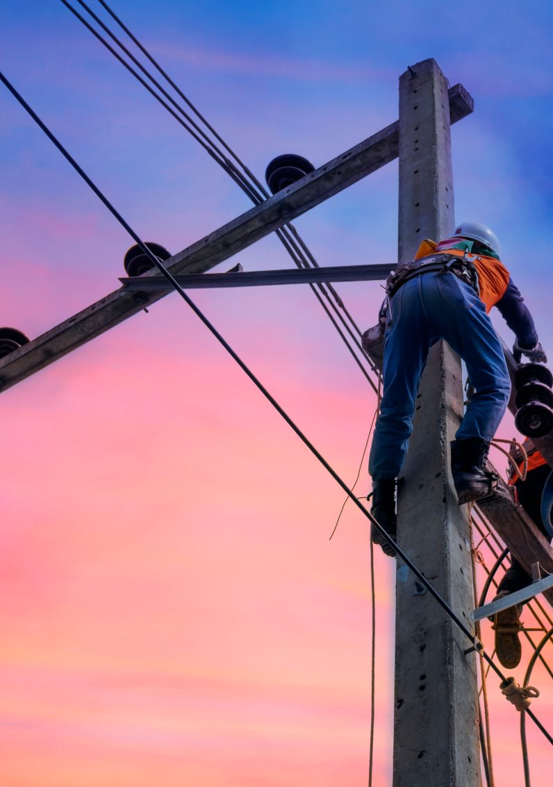 Report cover titled Safer Workplaces for 2SLGBTQIA+ Workers, featuring utility workers on a power pole with EHRC and Pride at Work Canada logos.